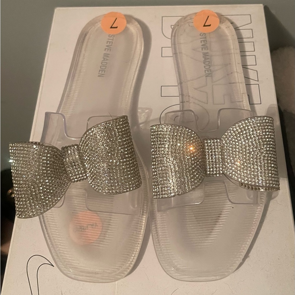 New Steve Madden Waller Rhinestone Bow Slippers. Brand New. Size 7.